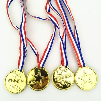 20 Adet Çocuk Plastik Altın Madalya Kazananlar Oyuncaklar Çocuklar Spor Karşılamak Madalya Doğum Günü Partisi Eğlenceli Hediye Ödülleri Oyuncaklar Parti İyilik Pinata