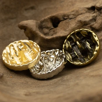 5 adet / grup Retro İçi Boş Metal Saplı Düğme Kısa Ceket Dokuma Metal Düğmeler Gümüş ve Beyaz Tüvit Dekoratif Düğmeler Antika